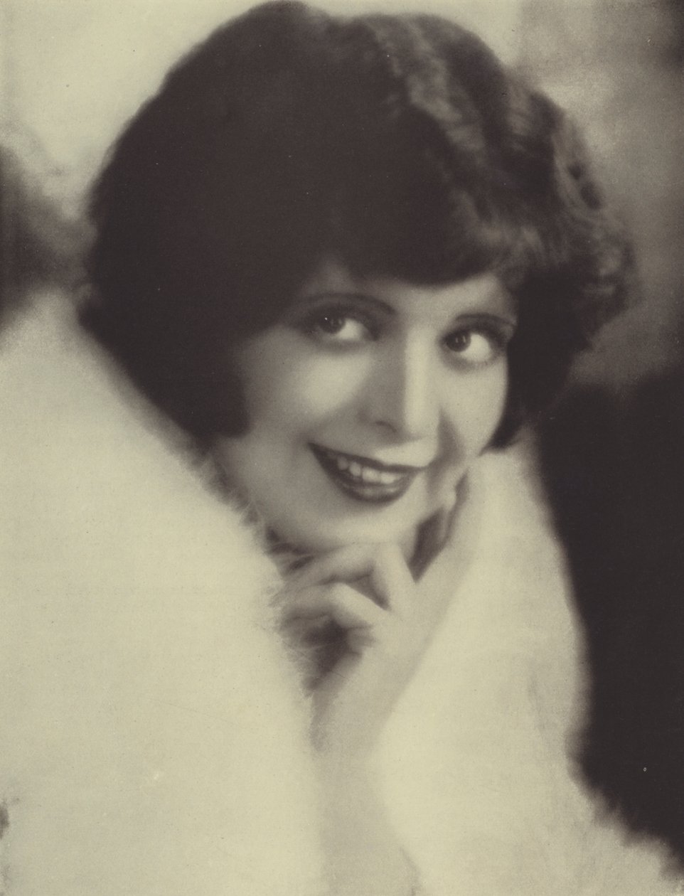 Clara Bow (b/w photo)