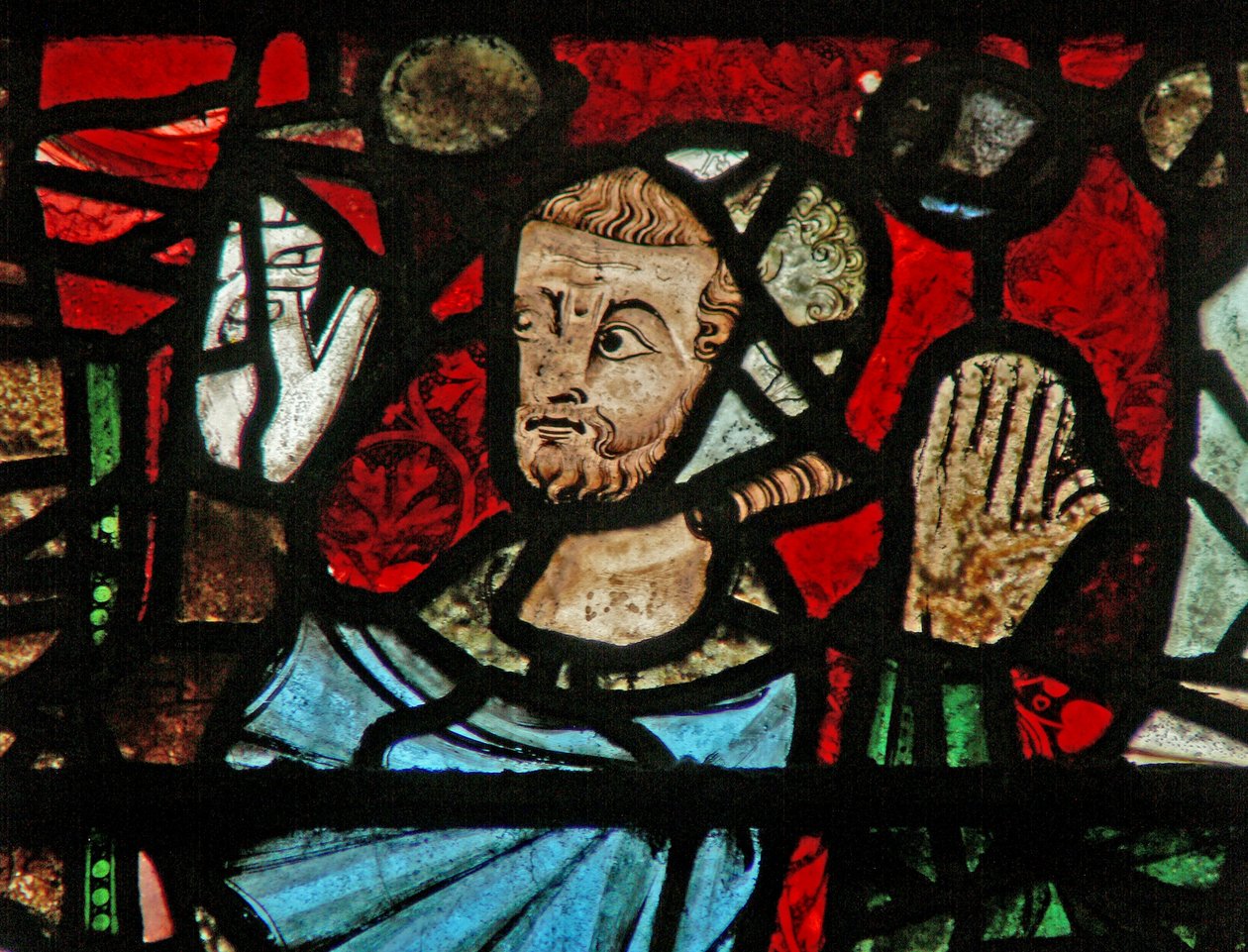 Window w39 depicting the donor figures by English School