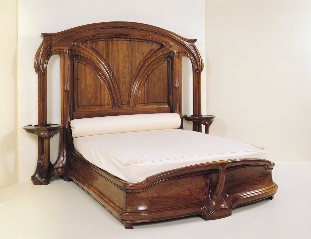 Art Nouveau bed by Eugene Vallin