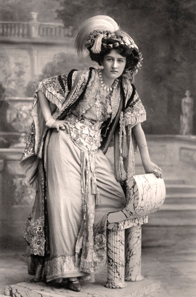 Elizabeth Firth, actress by Foulsham and Banfield