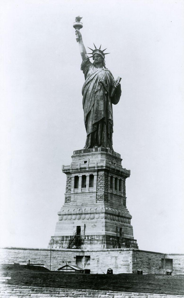 The Statue of Liberty by G.P. Hall und Sohn