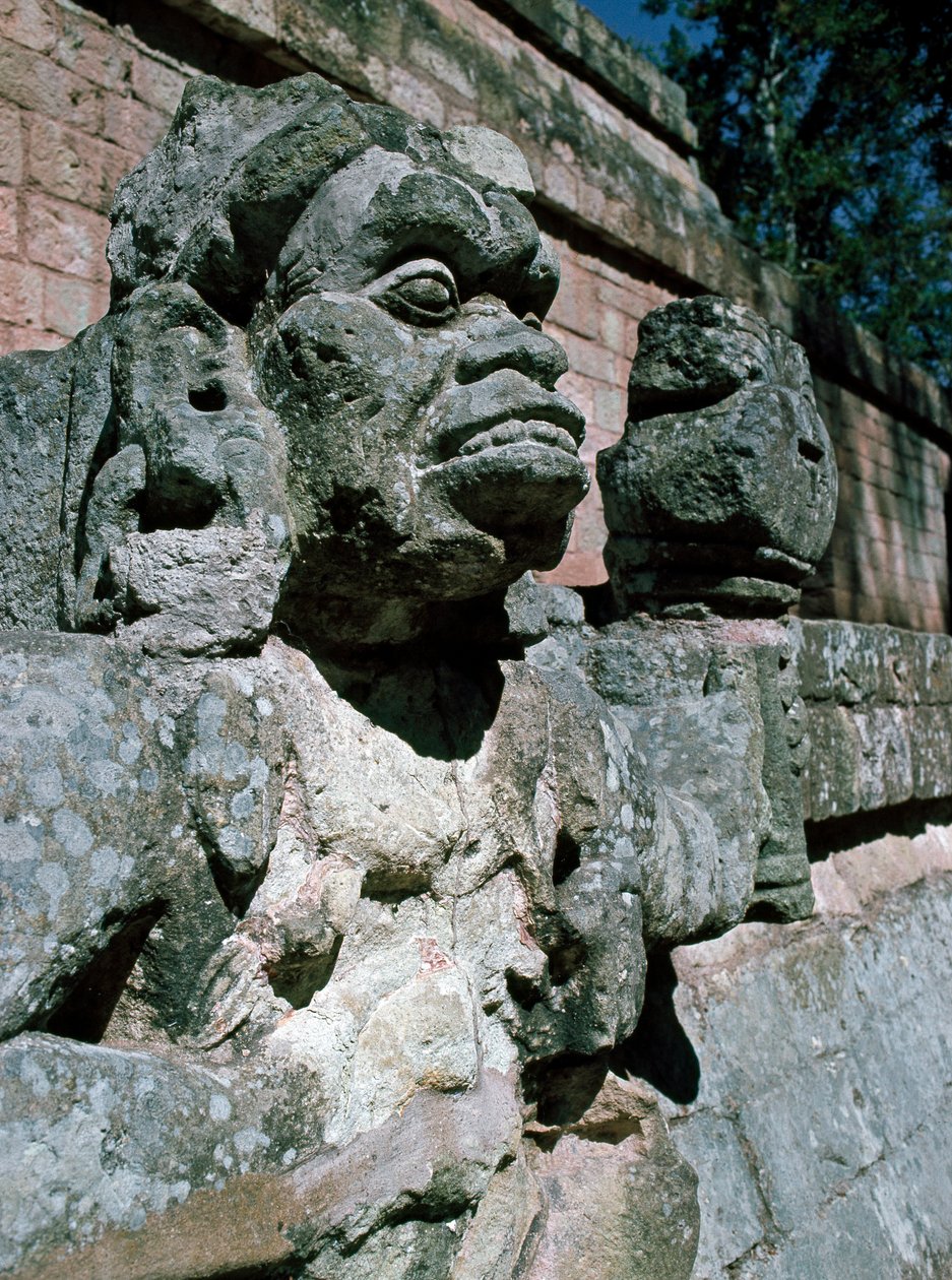 Stone sculptures - temple 11 by Mayan