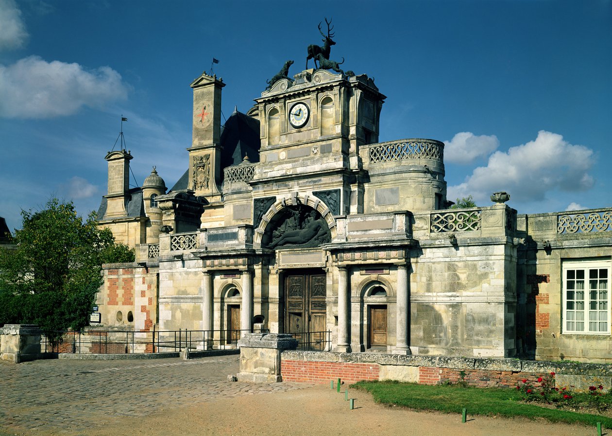 The gatehouse by Philibert Delorme