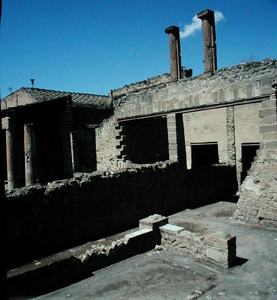 A villa by Roman