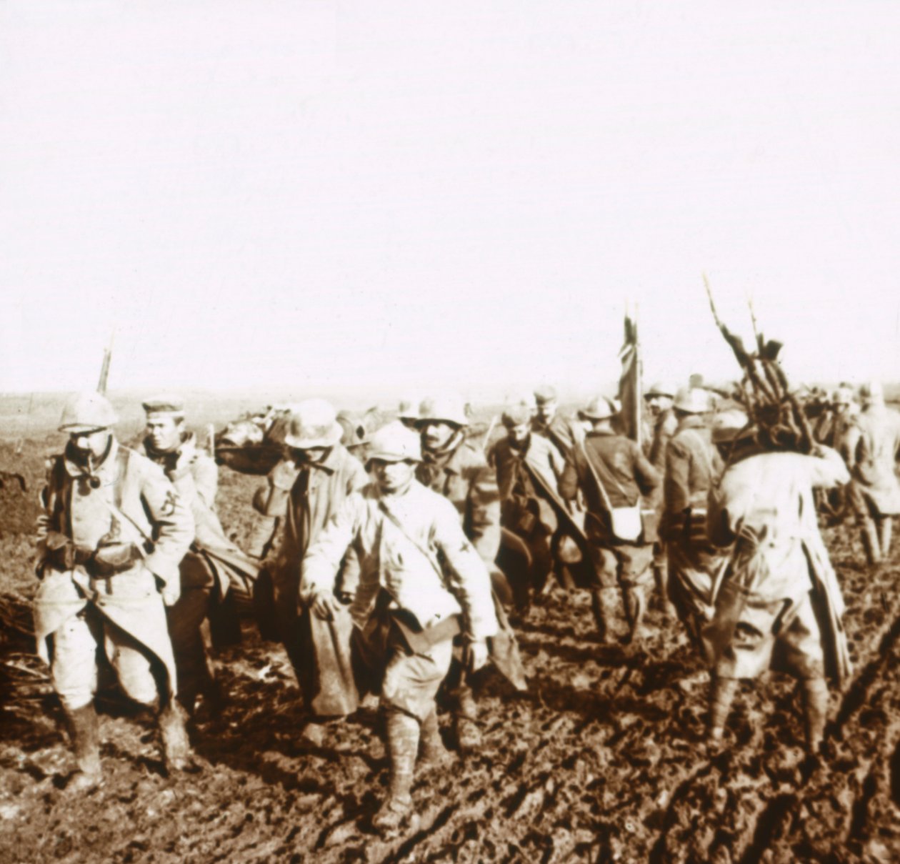 French soldiers with German prisoners, c1914-c1918 by Unbekannt