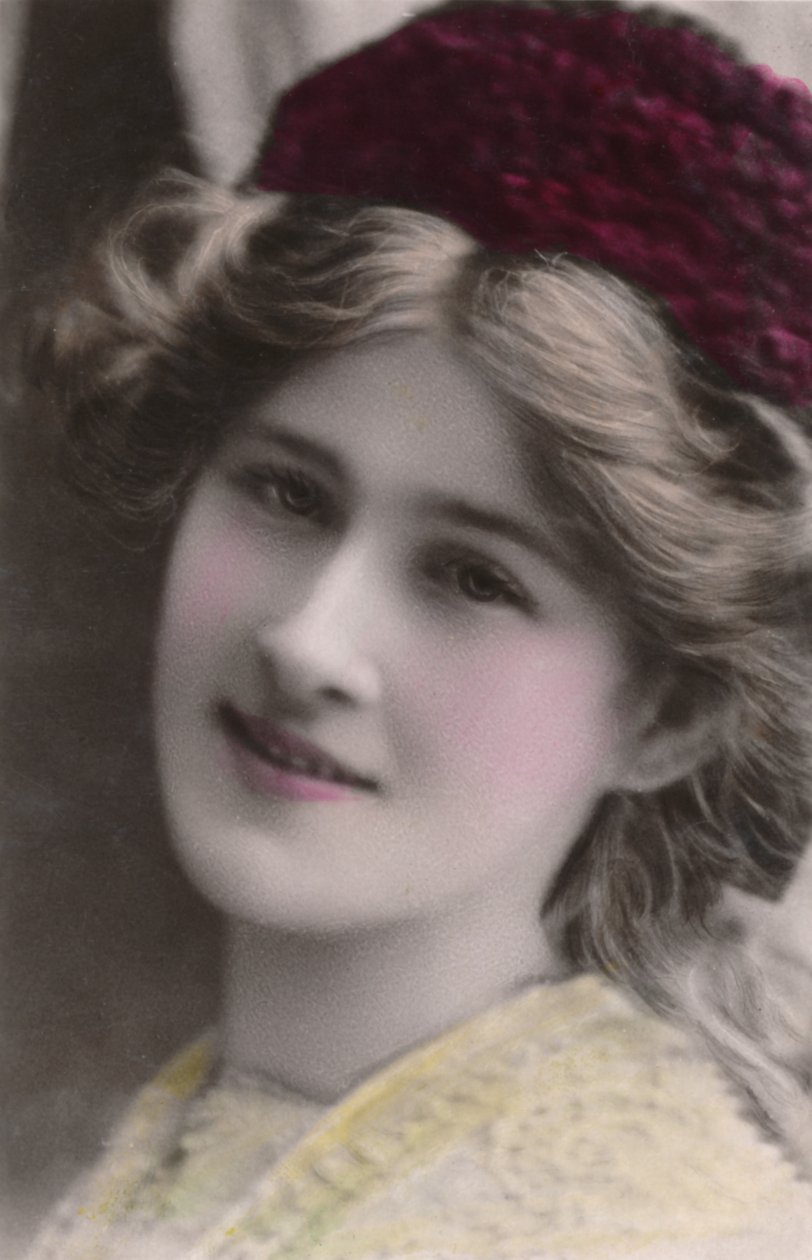 Miss Phyllis Dare by Unbekannt