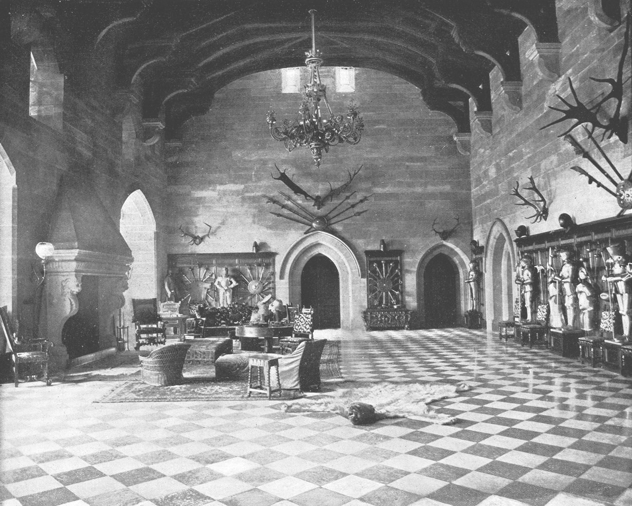 The Great Hall, Warwick Castle, Warwickshire, 1894 by Unbekannt