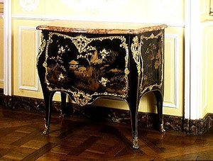 Louis XV style commode, 1723-74