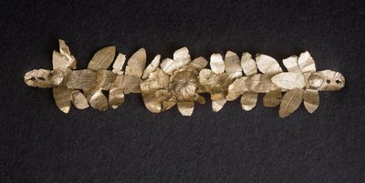 Golden crown, 4th to 3rd century BC by Etruscan Etruscan