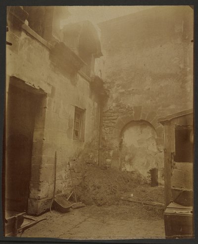 Hotel Richelieu, 18 Quai de Bethune by Eugène Atget