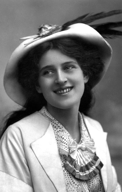 Zena Dare, English Actress, 1908 by Foulsham and Banfield