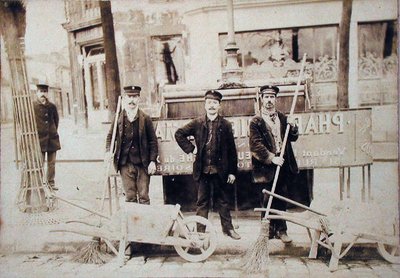 Parisian dustmen, c.1900 by French School