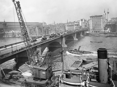 London Bridge, Southwark, London by George Davison Reid