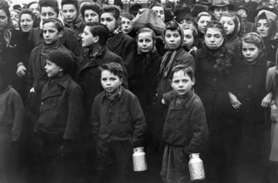 Zille Monument Berlin, Watching Children by Heinrich Zille