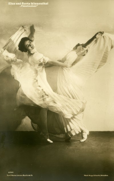 Elsa and Berta Wiesenthal / Photo Postcard by Hugo Erfurth