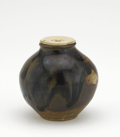 Tea caddy, bunrin shape, Edo period by Japanese School