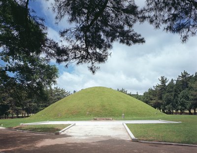Tumulus of King Muryong by Korean School