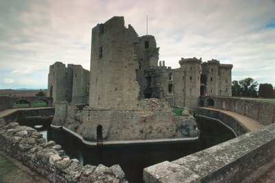 Raglan Castle, Monmouthshire, South Wales, UK by Unbekannt Unbekannt