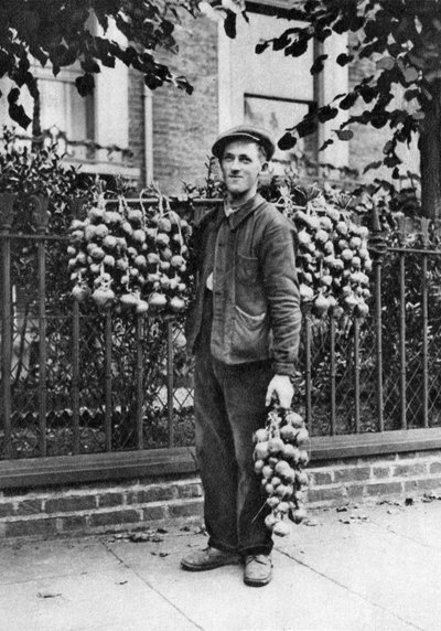 Breton onion seller, London, 1926-1927 by McLeish