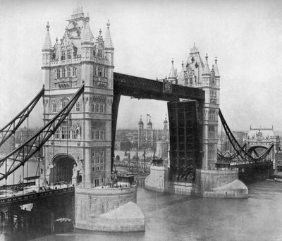 Tower Bridge, London by Reinhold Thiele