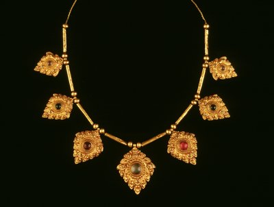 Necklace, 17th- 18th century by Thai School