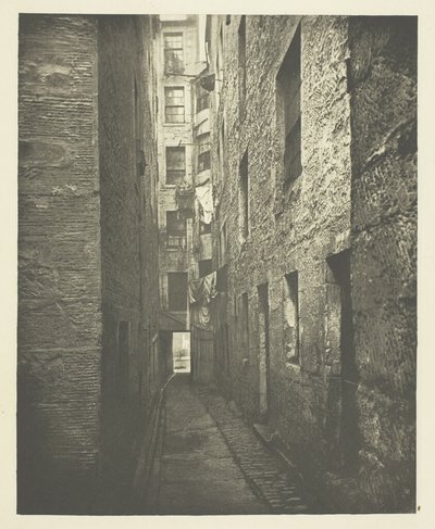 Close No. 148 High Street by Thomas Annan