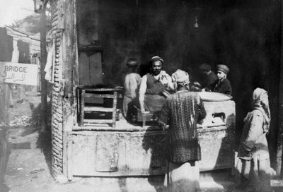 Arab cook, Aleppo road, Baghdad, Iraq by Unbekannt