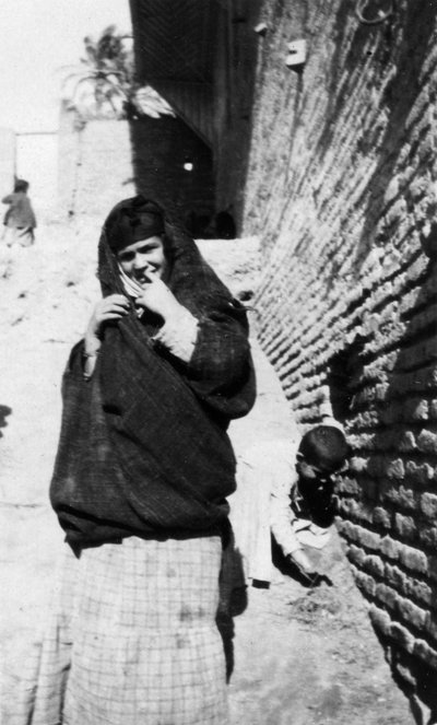Arab Woman, Iraq by Unbekannt