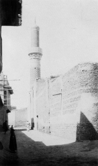Backstreet and Old Mosque, Baghdad, Iraq, 1917-1919 by Unbekannt