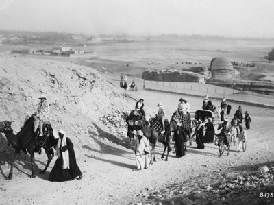 Camel tour, Giza, Egypt by Unbekannt