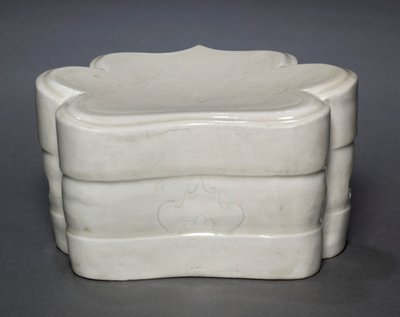 Cloud-Collar Pillow with Waves by Unbekannt