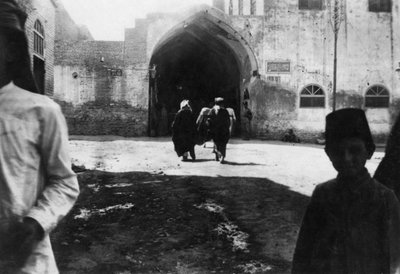 Entrance of Baghdad Bazaar, Mesopotamia, WWI, 1918 by Unbekannt