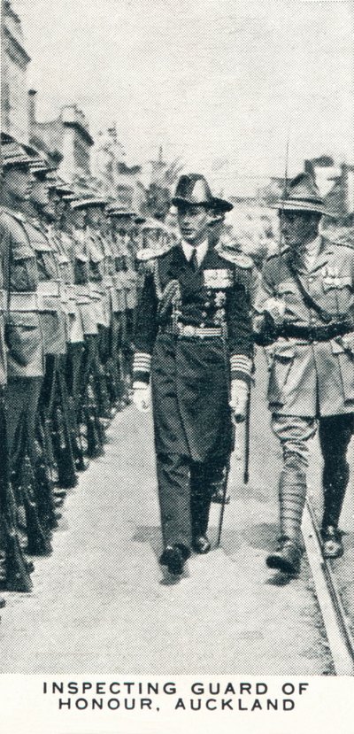 Inspecting Guard of Honour, Auckland, 1927-1937 by Unbekannt