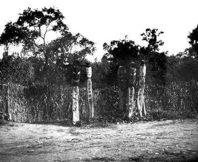 Jangseung, wooden totem poles, Korea, 1900 by Unbekannt