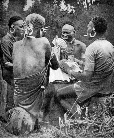 Kenyan men playing cards, 1922 by Unbekannt