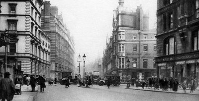 Knightsbridge, London by Unbekannt