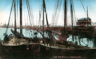 Lowestoft harbour, Suffolk, 1909 by Unbekannt