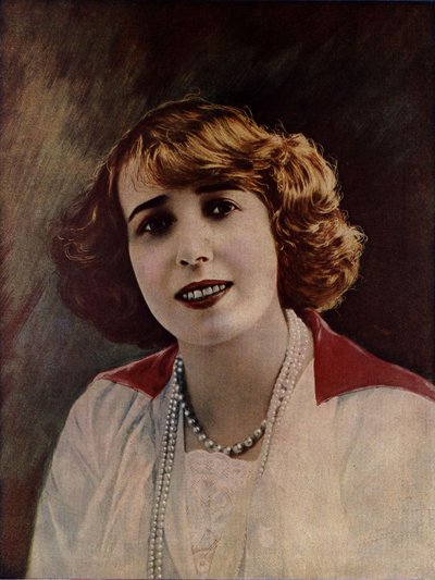 Mademoiselle Mistinguett by Unbekannt