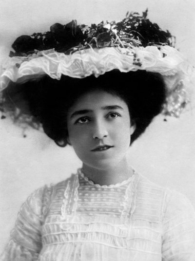 Madge Crichton b1881, English Actress, 1903 by Unbekannt