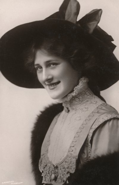 Miss Phyllis Dare, c1930 by Unbekannt