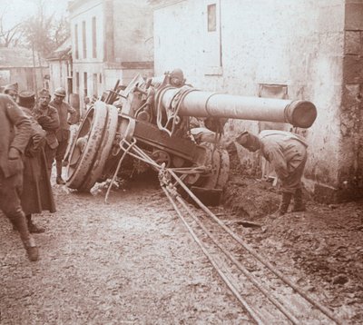 Moving heavy artillery, Genicourt, northern France, c1914-c1918 by Unbekannt