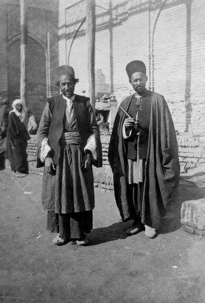 Persian Pilgrims Outside Kazimain Mosque, Iraq by Unbekannt