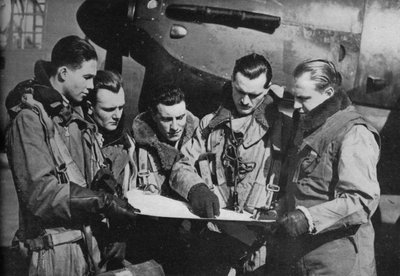 RAF bomber crew, 1941 by Unbekannt