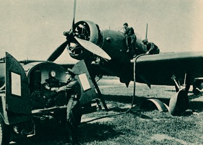 Refuelling a Wellesley Bomber by Unbekannt