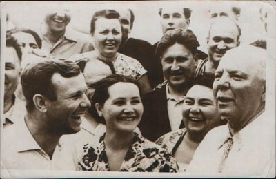 Russian cosmonaut Yuri Gagarin with his wife, 1962 by Unbekannt