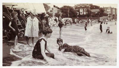 Sea bathing, Broadstairs, Kent, c 1913 by Unbekannt