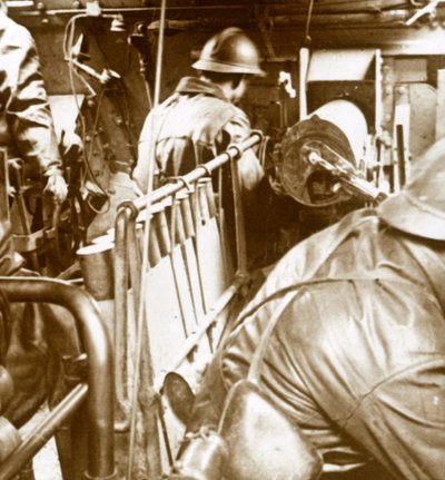 Tank interior, c1914-c1918 by Unbekannt