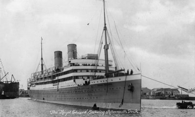 The Royal Edward Entering Avonmouth Dock, 20th Century by Unbekannt