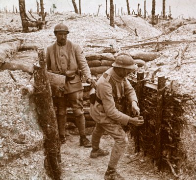 Throwing Grenades, Front Line, c1914-c1918 by Unbekannt