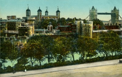 Tower Bridge and the Tower of London, c1910 by Unbekannt